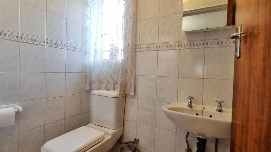 To Let 2 Bedroom Property for Rent in Fairland Gauteng