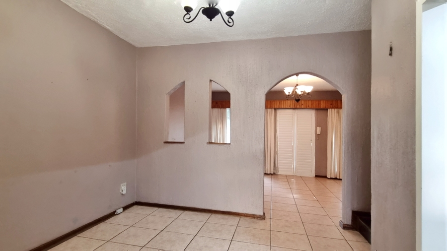 To Let 2 Bedroom Property for Rent in Fairland Gauteng