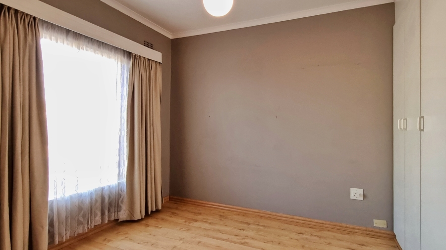 To Let 2 Bedroom Property for Rent in Fairland Gauteng
