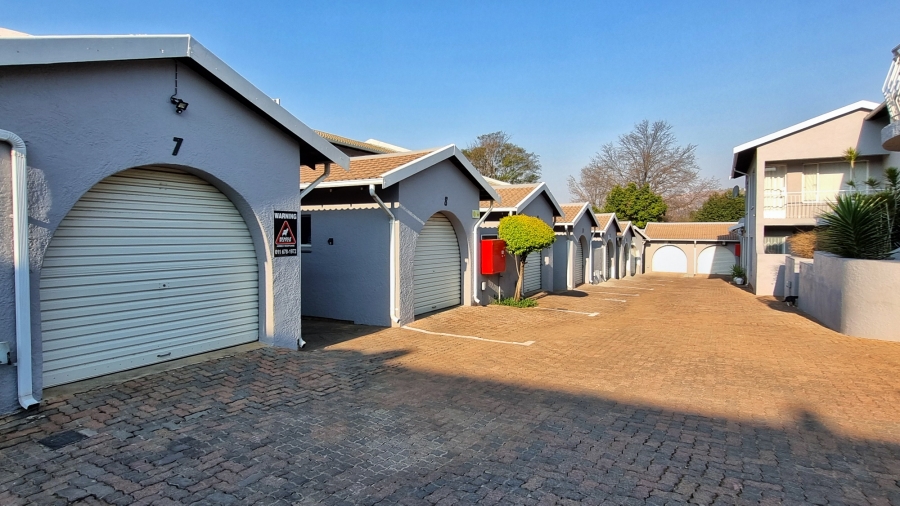 To Let 2 Bedroom Property for Rent in Fairland Gauteng