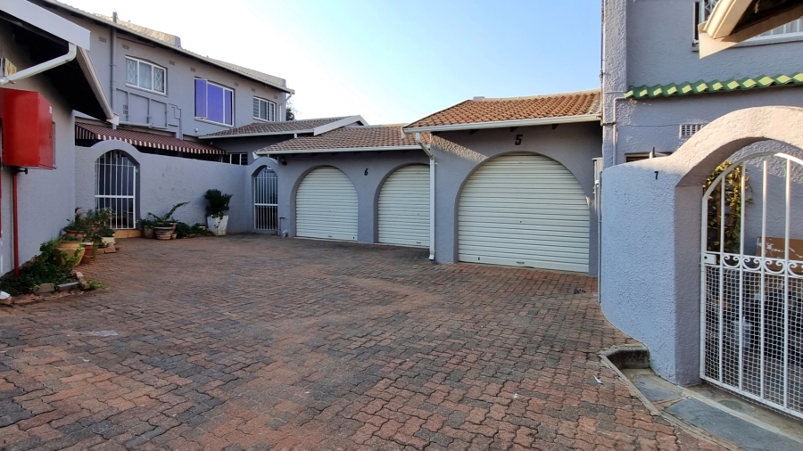 To Let 2 Bedroom Property for Rent in Fairland Gauteng