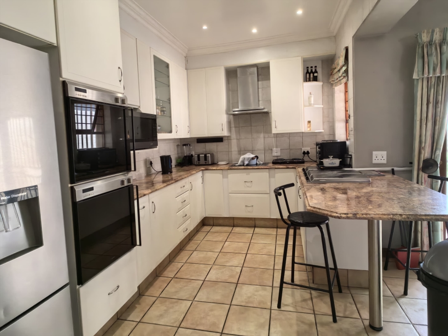 To Let 1 Bedroom Property for Rent in Ferndale Gauteng