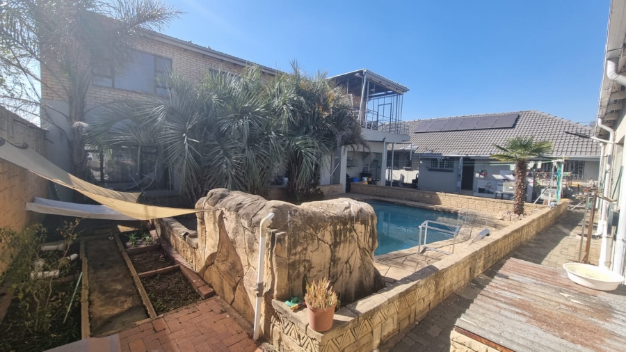 12 Bedroom Property for Sale in Robertsham Gauteng