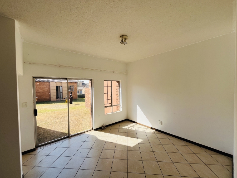 2 Bedroom Property for Sale in Erand Gardens Gauteng