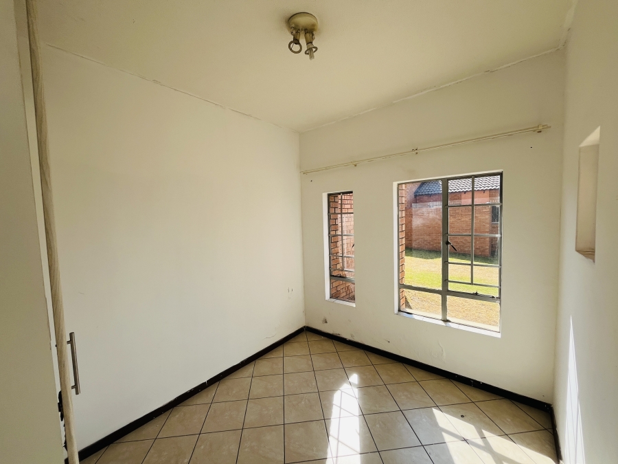 2 Bedroom Property for Sale in Erand Gardens Gauteng