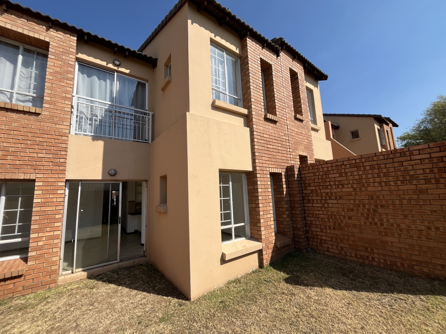 2 Bedroom Property for Sale in Erand Gardens Gauteng