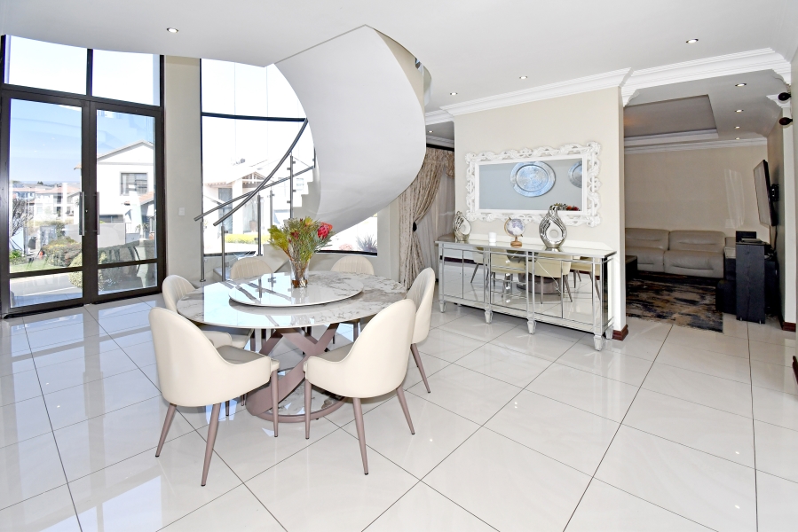 5 Bedroom Property for Sale in Blue Valley Golf Estate Gauteng
