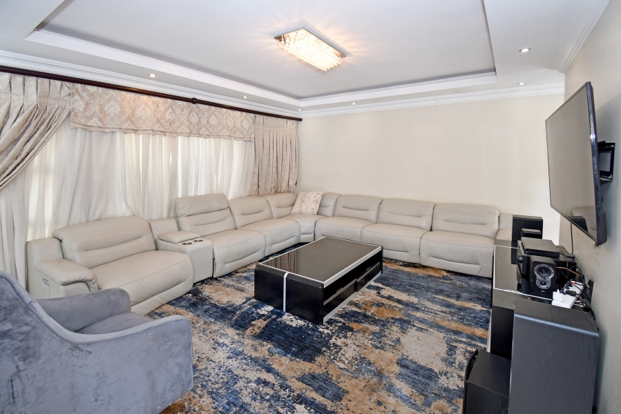 5 Bedroom Property for Sale in Blue Valley Golf Estate Gauteng