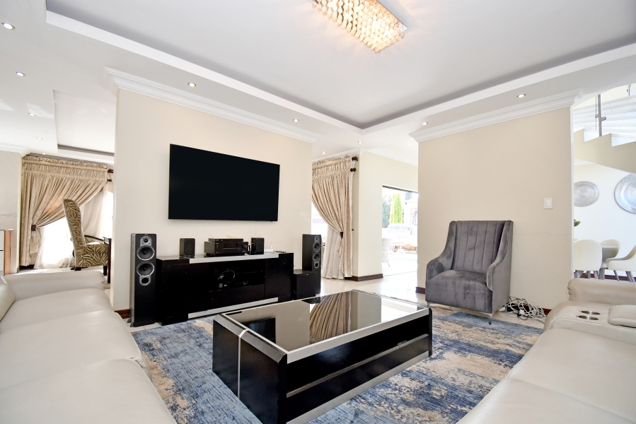 5 Bedroom Property for Sale in Blue Valley Golf Estate Gauteng