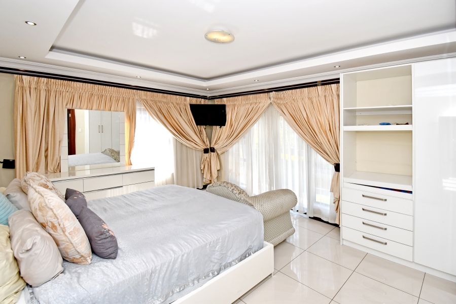 5 Bedroom Property for Sale in Blue Valley Golf Estate Gauteng