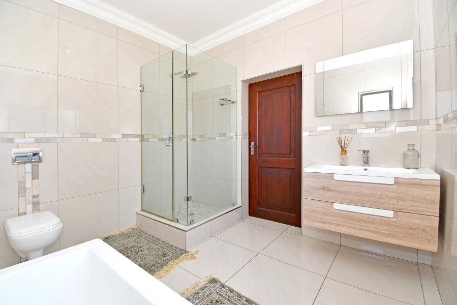5 Bedroom Property for Sale in Blue Valley Golf Estate Gauteng