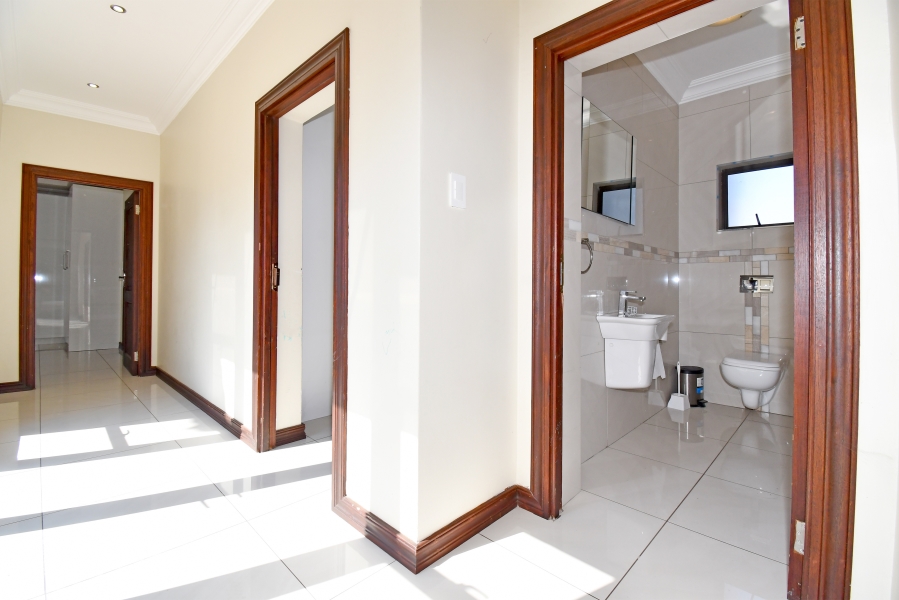 5 Bedroom Property for Sale in Blue Valley Golf Estate Gauteng