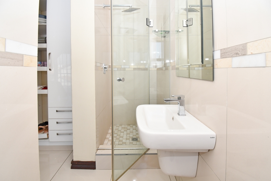 5 Bedroom Property for Sale in Blue Valley Golf Estate Gauteng