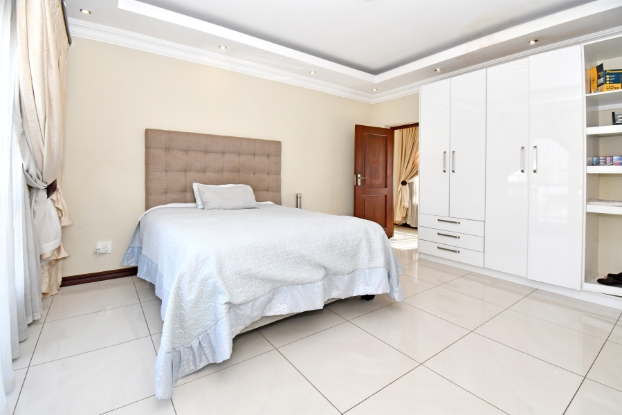 5 Bedroom Property for Sale in Blue Valley Golf Estate Gauteng
