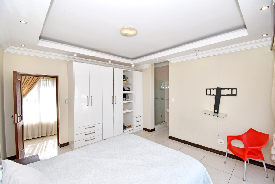 5 Bedroom Property for Sale in Blue Valley Golf Estate Gauteng