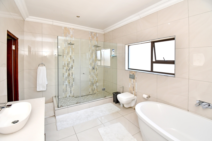 5 Bedroom Property for Sale in Blue Valley Golf Estate Gauteng