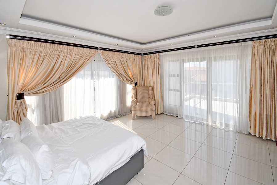 5 Bedroom Property for Sale in Blue Valley Golf Estate Gauteng