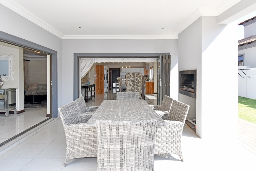 5 Bedroom Property for Sale in Blue Valley Golf Estate Gauteng