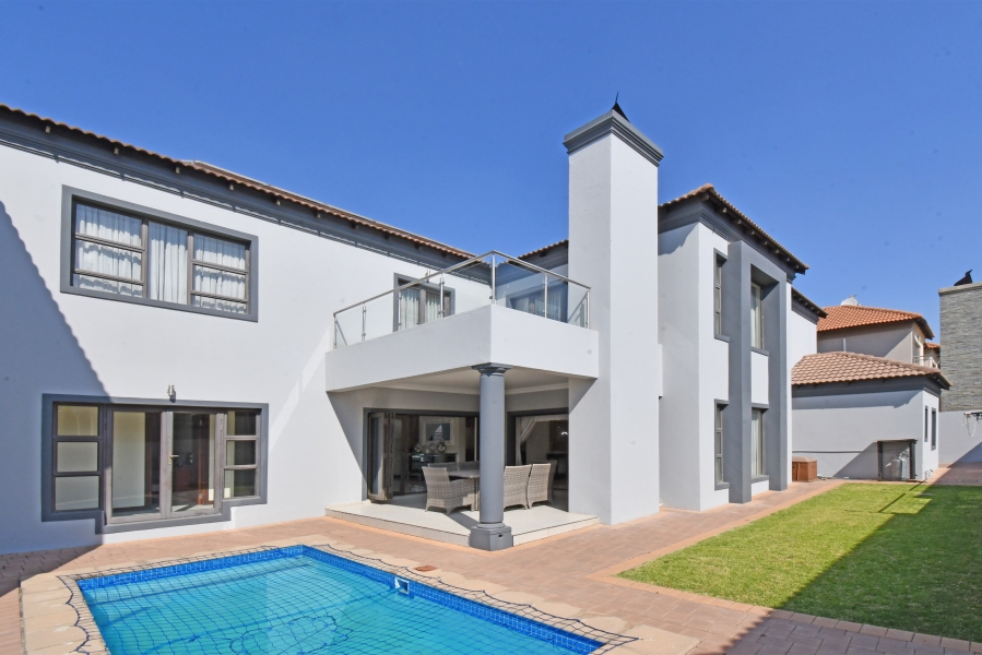 5 Bedroom Property for Sale in Blue Valley Golf Estate Gauteng