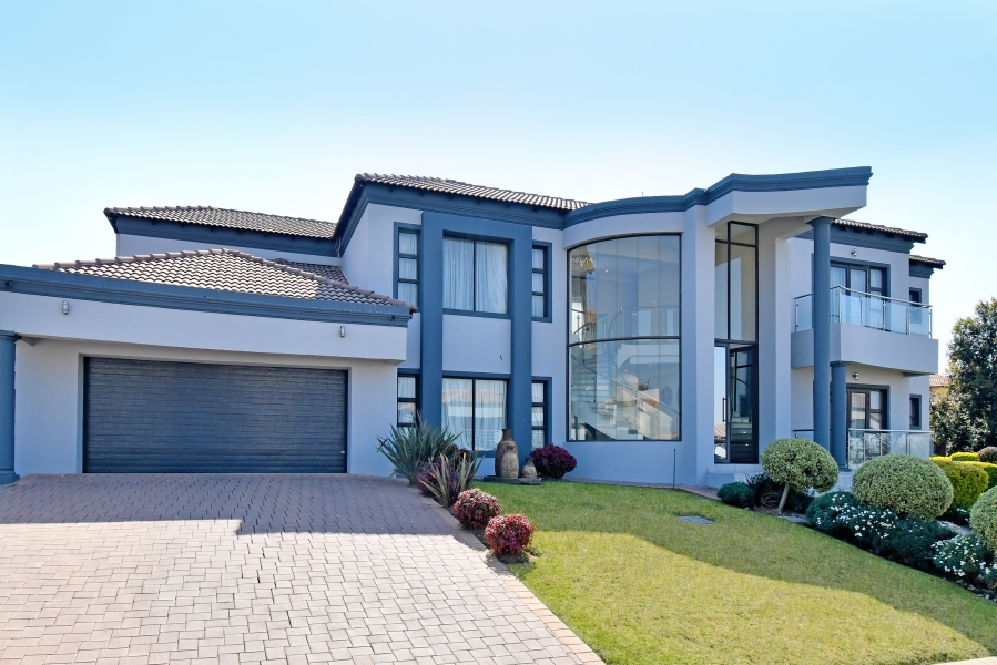 5 Bedroom Property for Sale in Blue Valley Golf Estate Gauteng