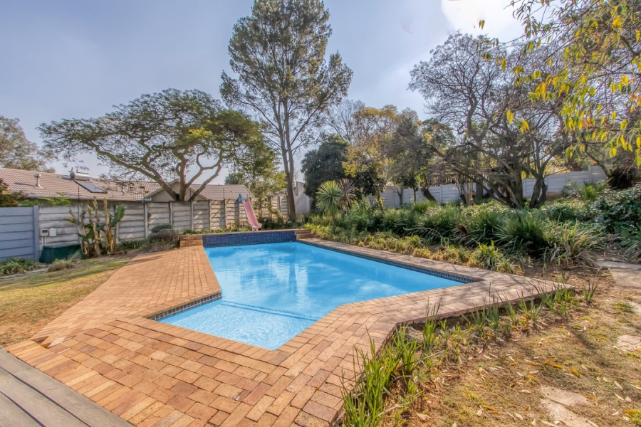 4 Bedroom Property for Sale in Linden Gauteng