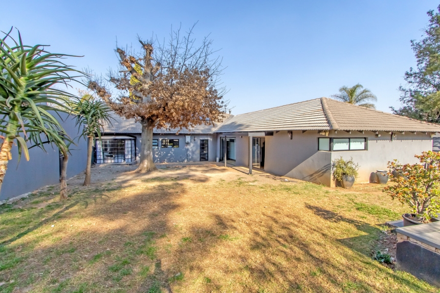 4 Bedroom Property for Sale in Linden Gauteng