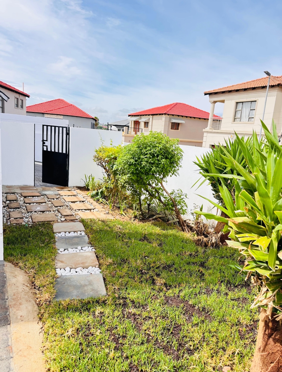 To Let 3 Bedroom Property for Rent in Vorna Valley Gauteng