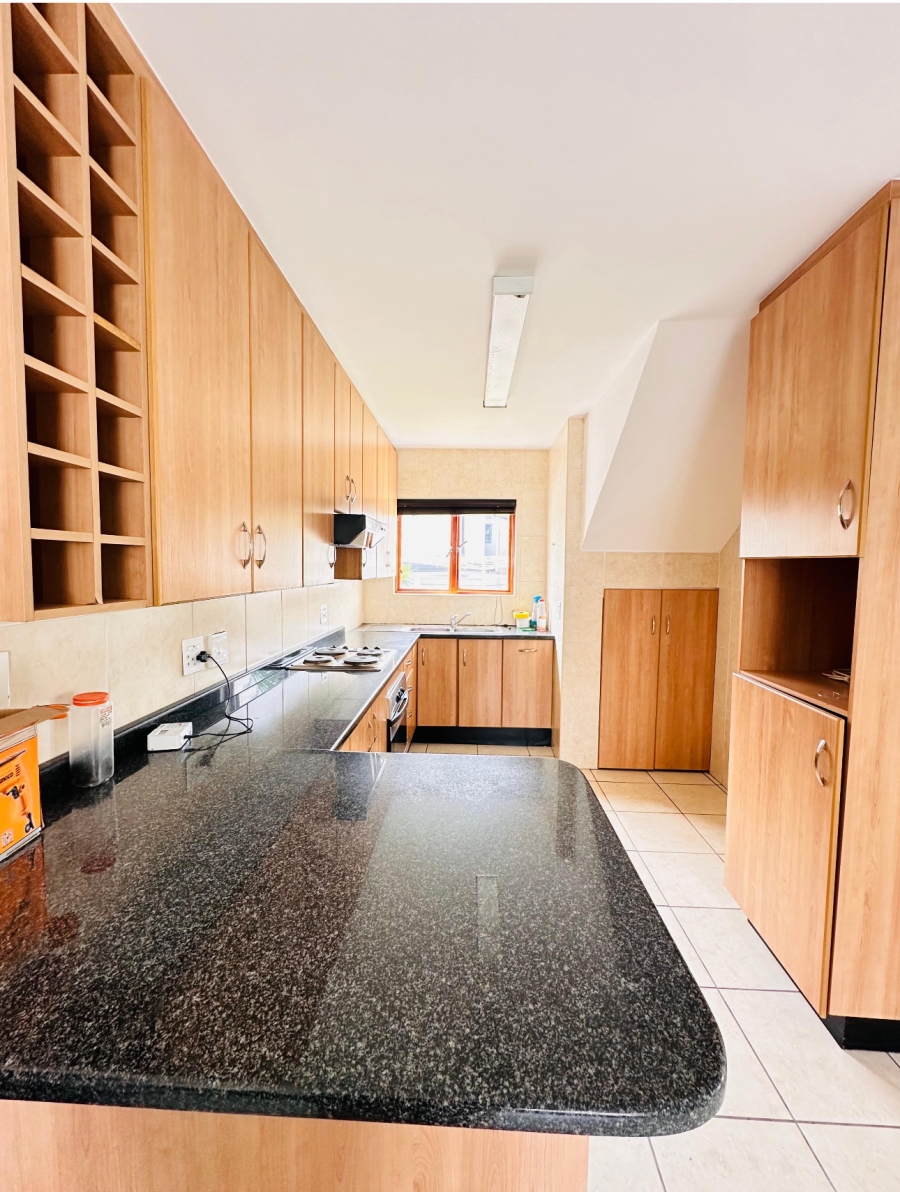 To Let 3 Bedroom Property for Rent in Vorna Valley Gauteng