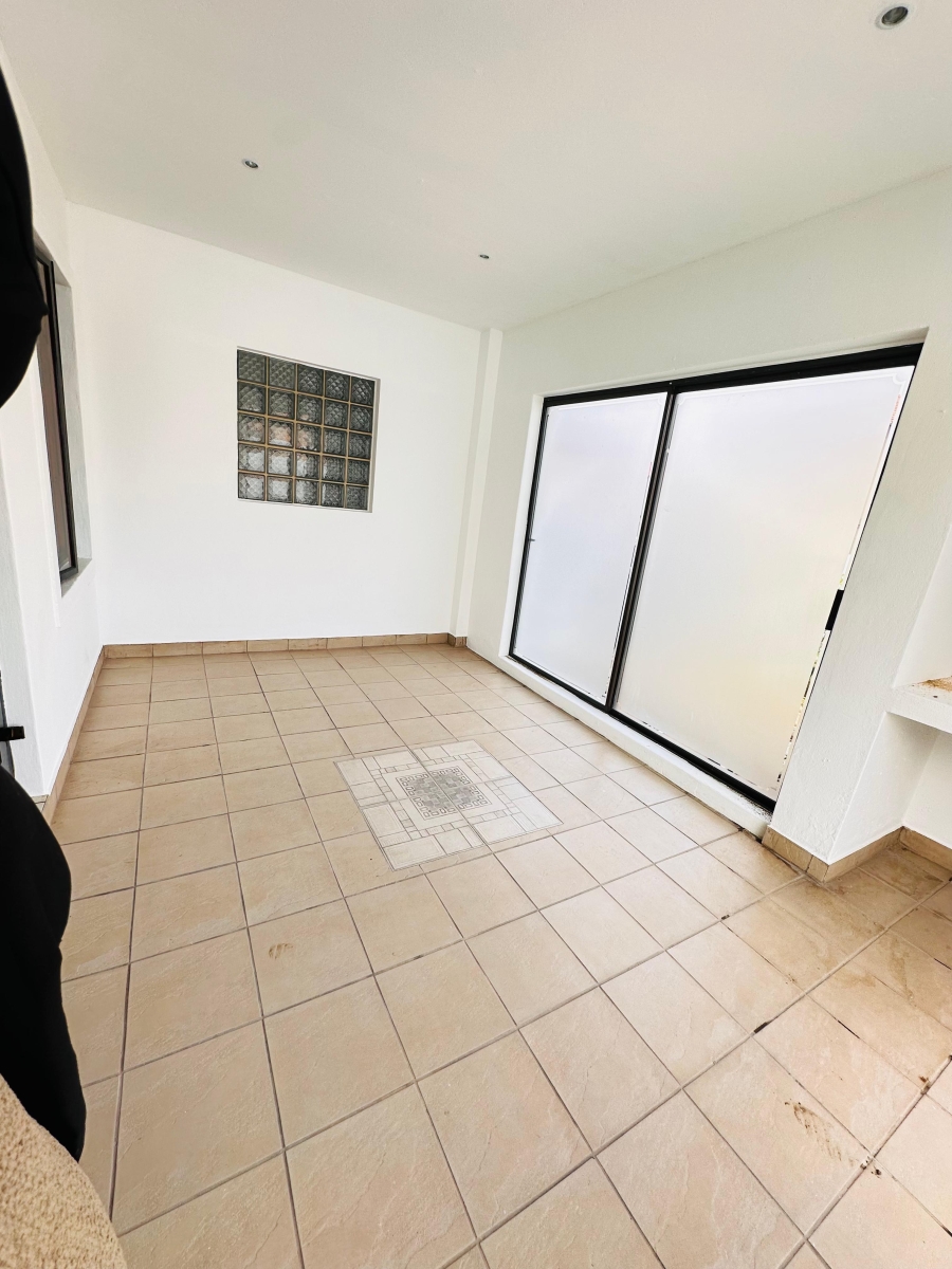 To Let 3 Bedroom Property for Rent in Vorna Valley Gauteng