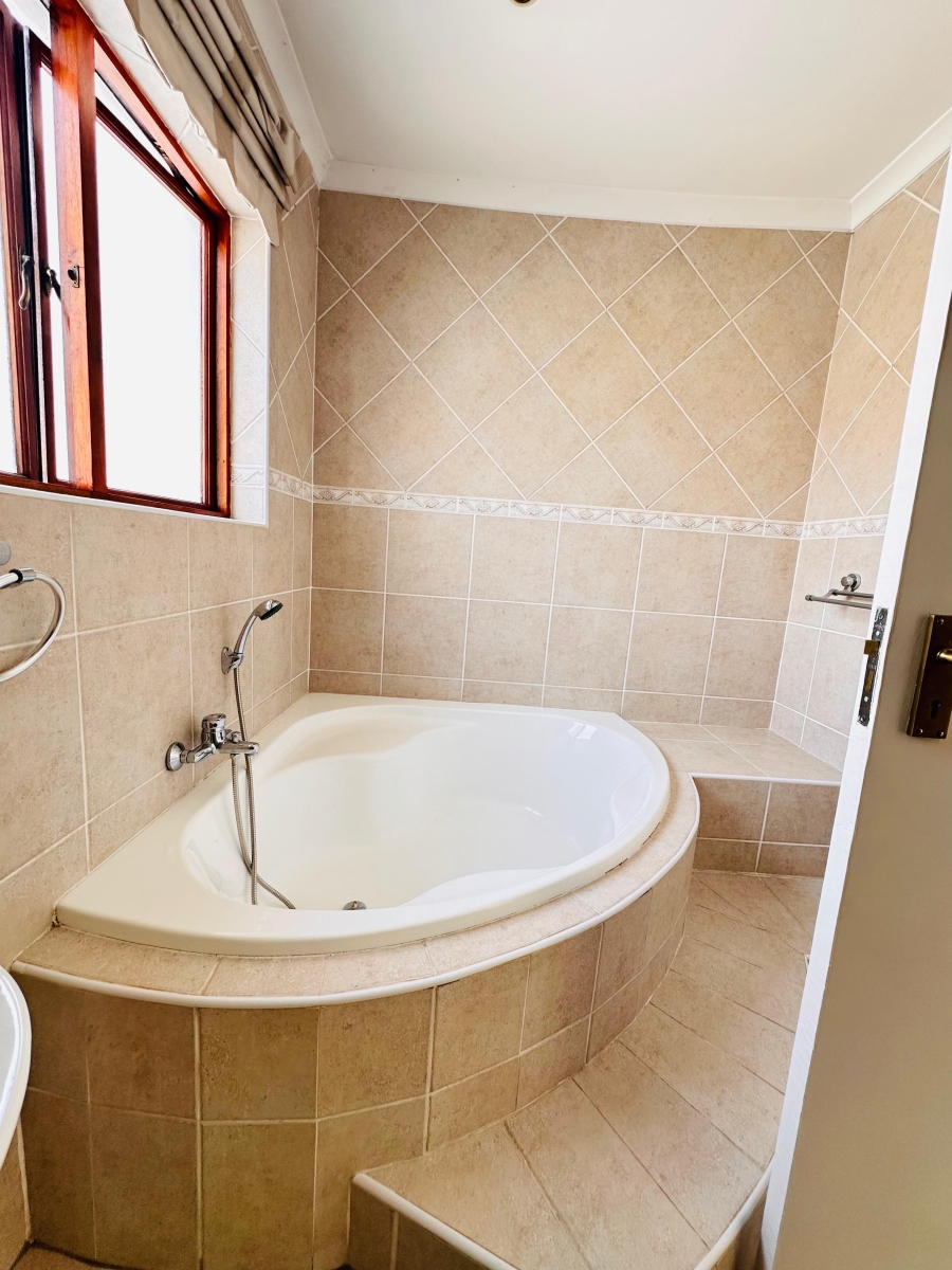 To Let 3 Bedroom Property for Rent in Vorna Valley Gauteng