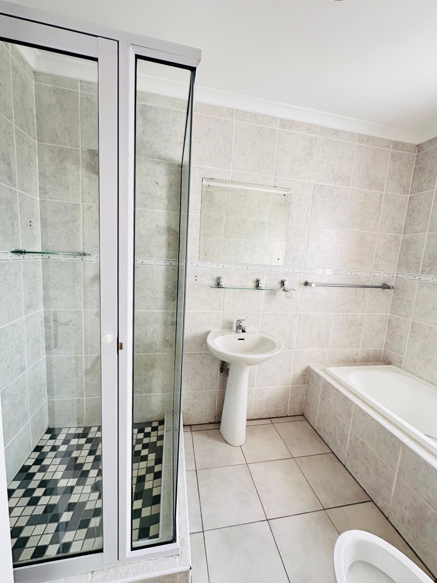 To Let 3 Bedroom Property for Rent in Vorna Valley Gauteng
