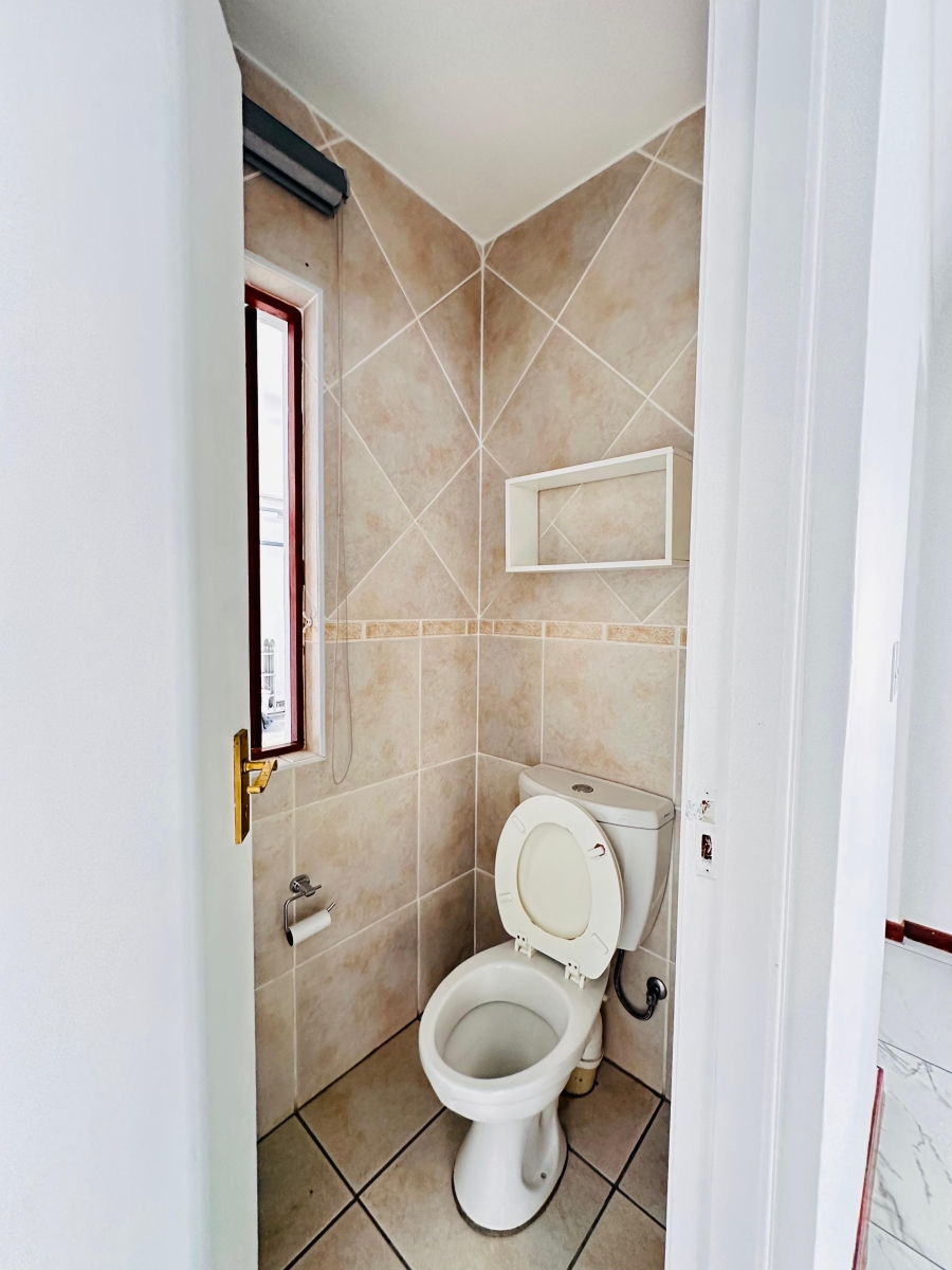 To Let 3 Bedroom Property for Rent in Vorna Valley Gauteng