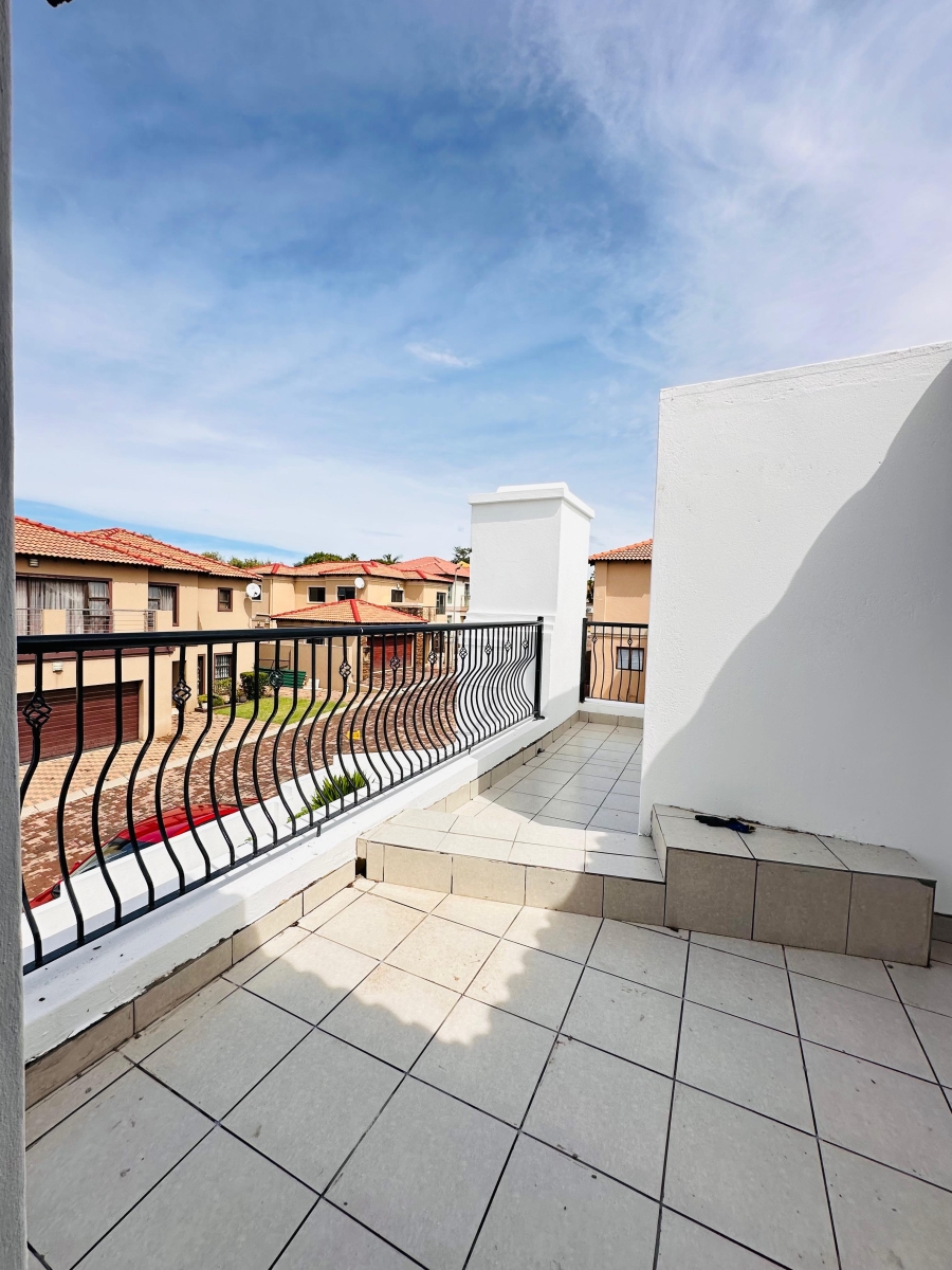 To Let 3 Bedroom Property for Rent in Vorna Valley Gauteng