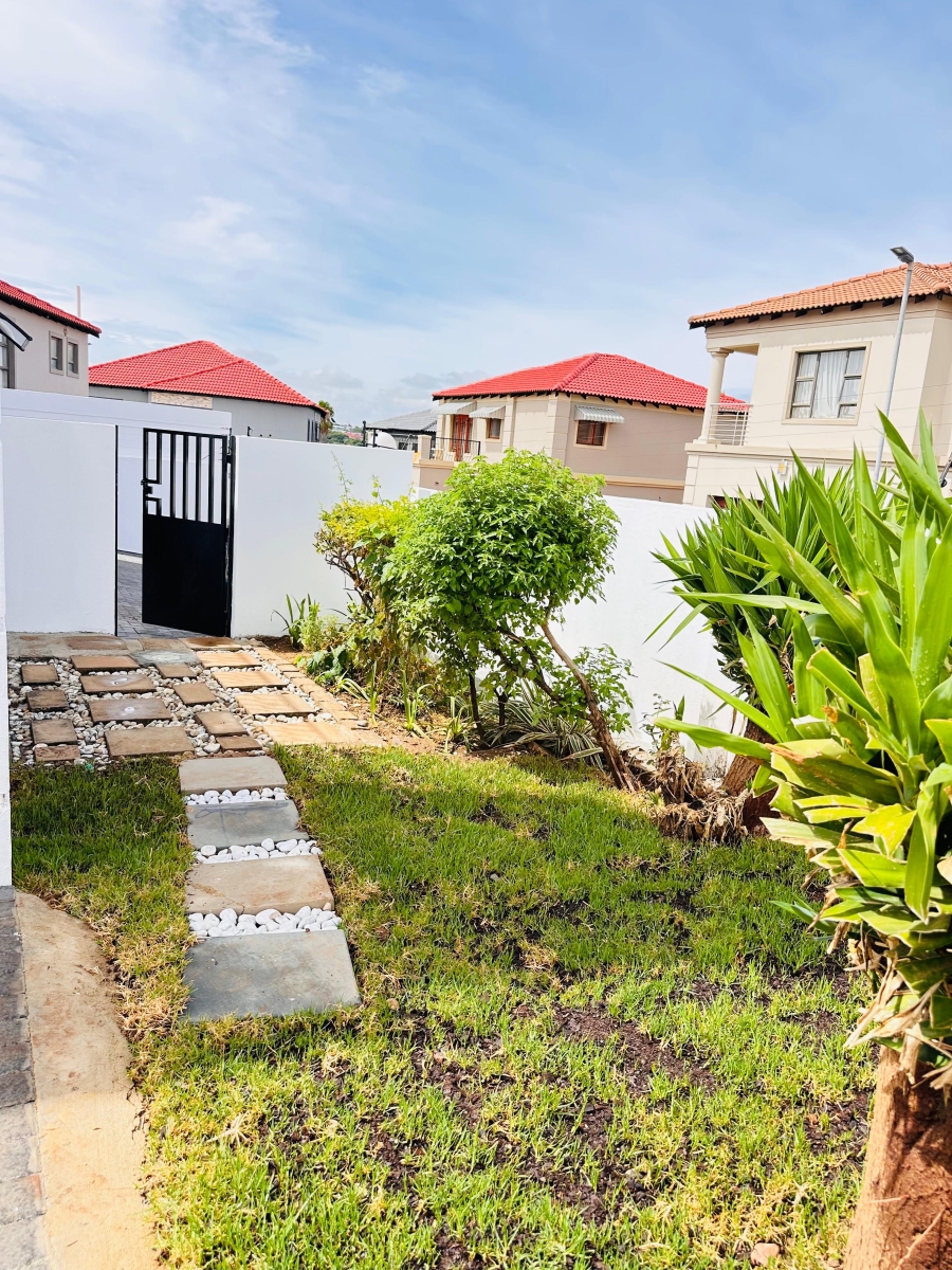 To Let 3 Bedroom Property for Rent in Vorna Valley Gauteng