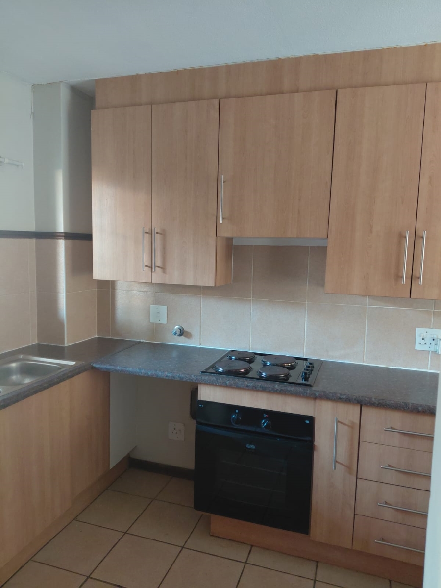 2 Bedroom Property for Sale in Die Hoewes Gauteng