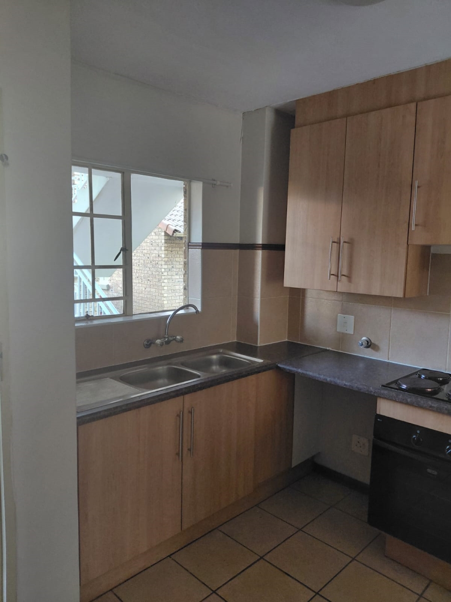 2 Bedroom Property for Sale in Die Hoewes Gauteng