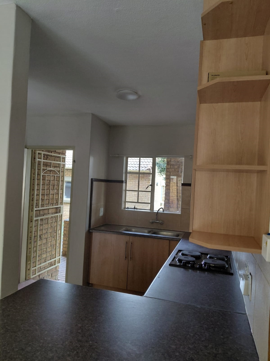 2 Bedroom Property for Sale in Die Hoewes Gauteng