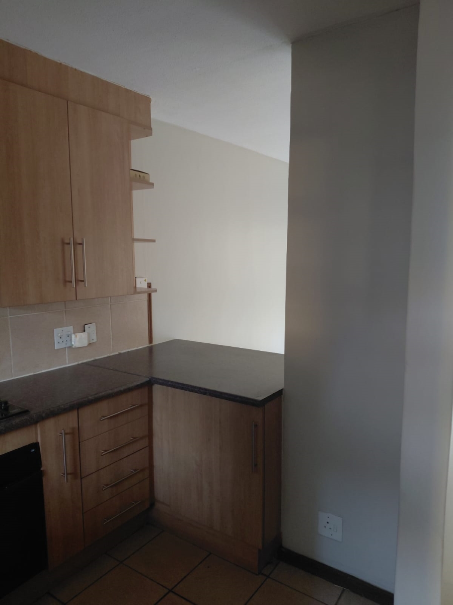 2 Bedroom Property for Sale in Die Hoewes Gauteng