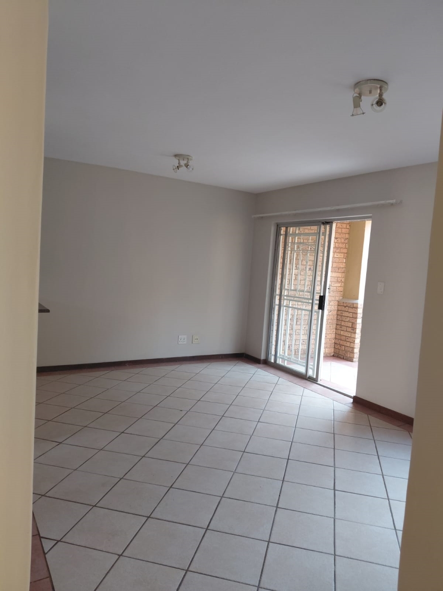 2 Bedroom Property for Sale in Die Hoewes Gauteng