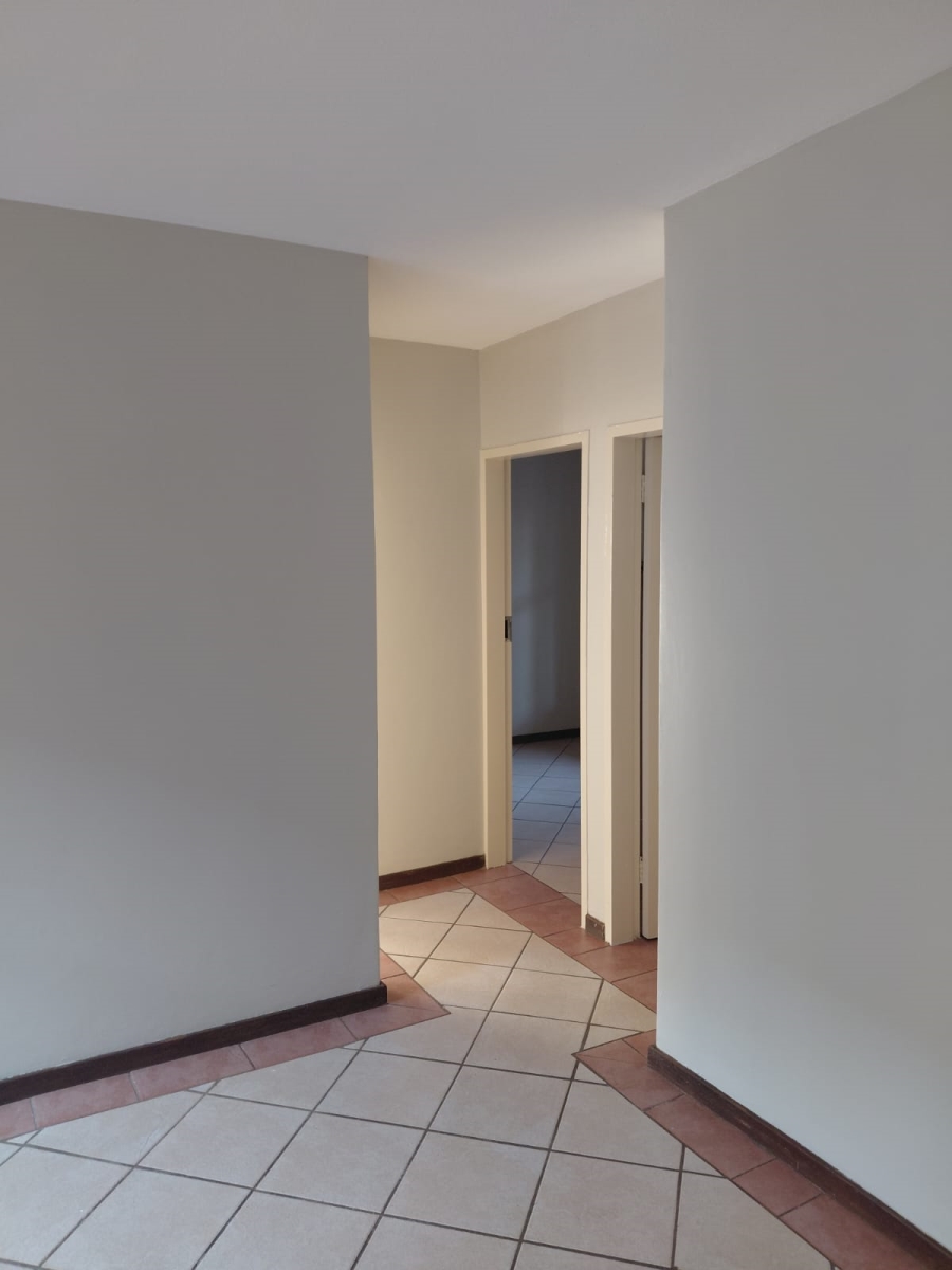 2 Bedroom Property for Sale in Die Hoewes Gauteng