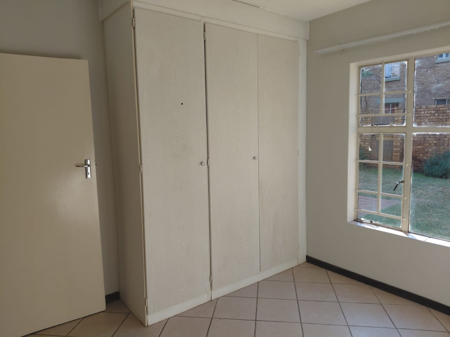 2 Bedroom Property for Sale in Die Hoewes Gauteng