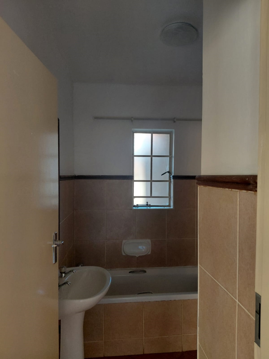 2 Bedroom Property for Sale in Die Hoewes Gauteng