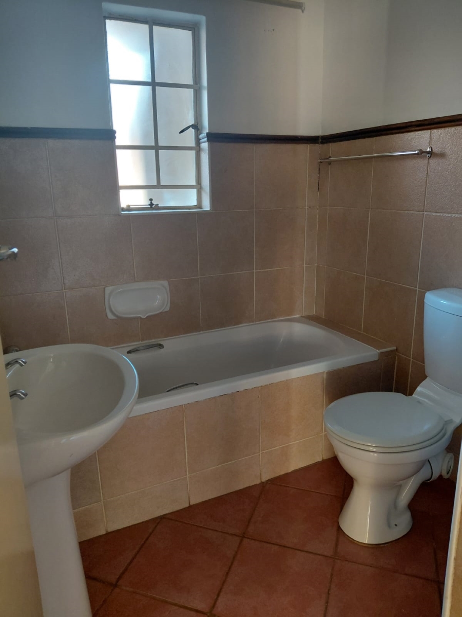 2 Bedroom Property for Sale in Die Hoewes Gauteng