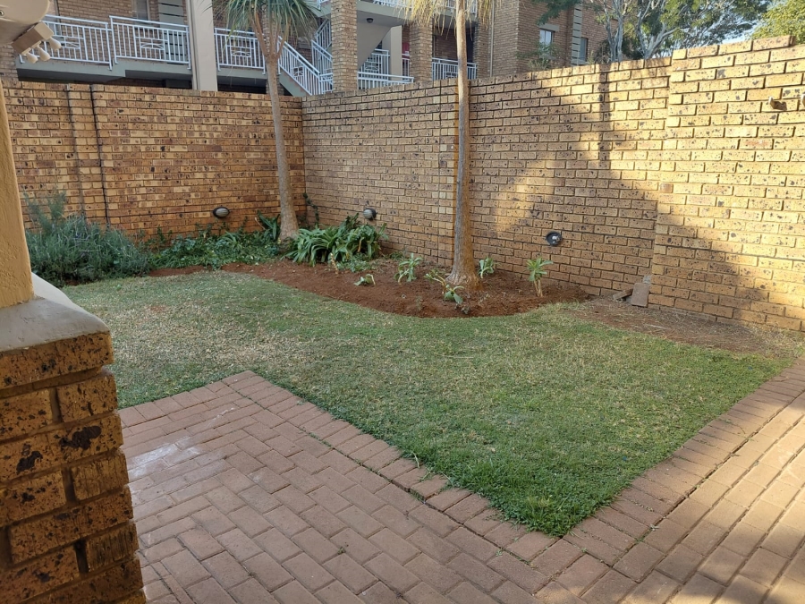 2 Bedroom Property for Sale in Die Hoewes Gauteng