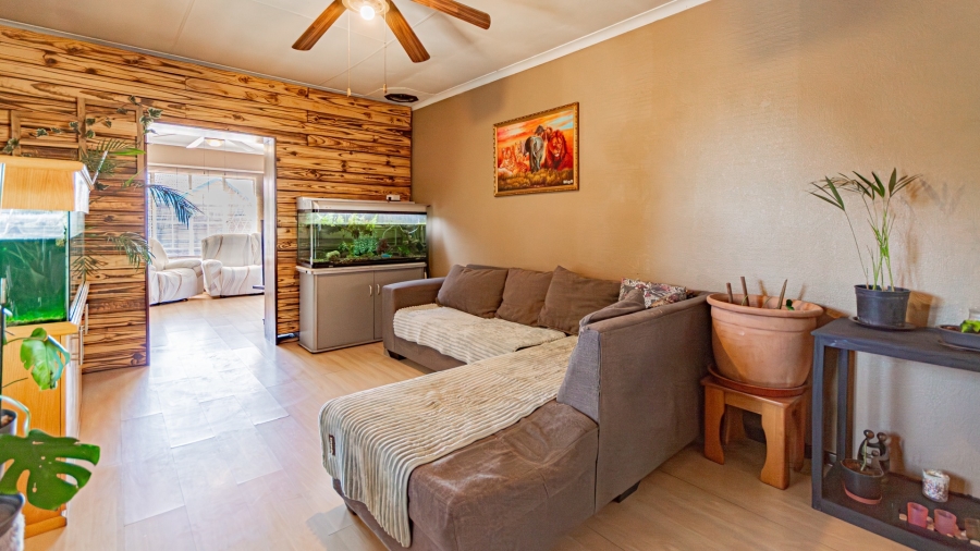 4 Bedroom Property for Sale in Albertsdal Gauteng