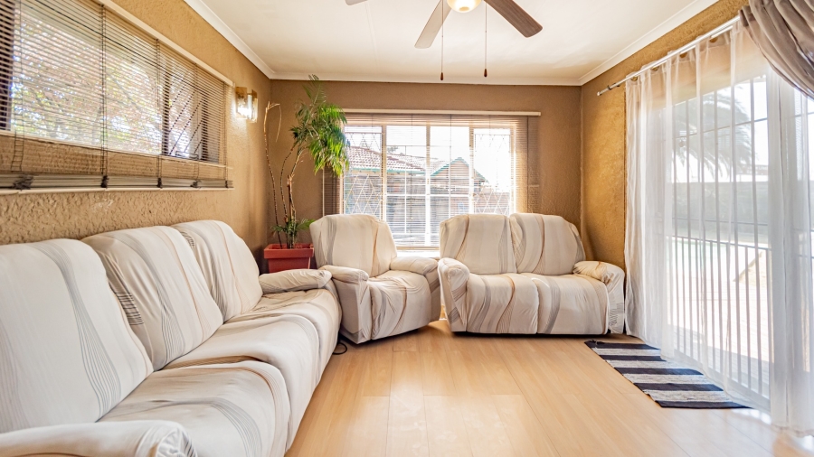 4 Bedroom Property for Sale in Albertsdal Gauteng