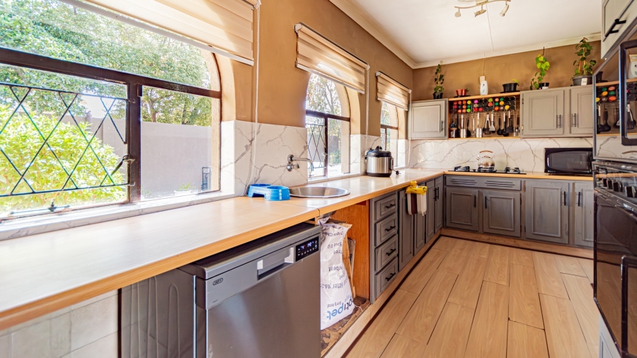 4 Bedroom Property for Sale in Albertsdal Gauteng