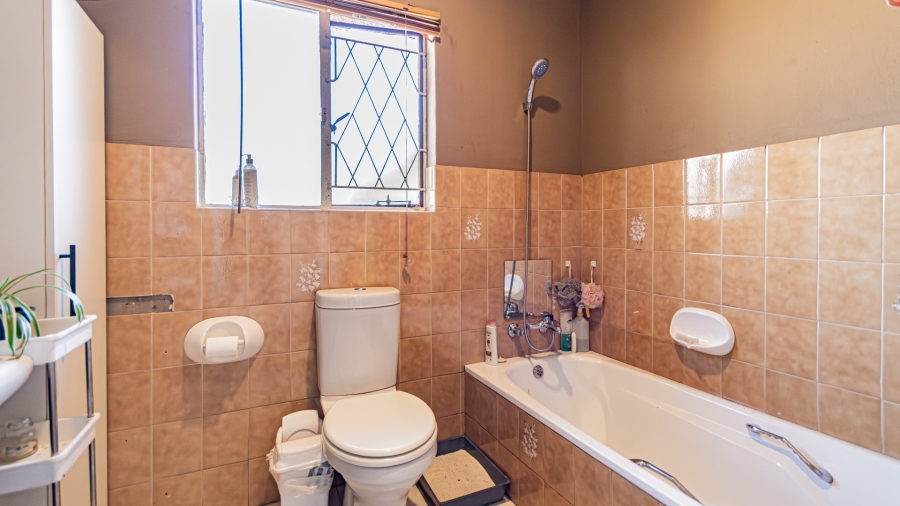 4 Bedroom Property for Sale in Albertsdal Gauteng