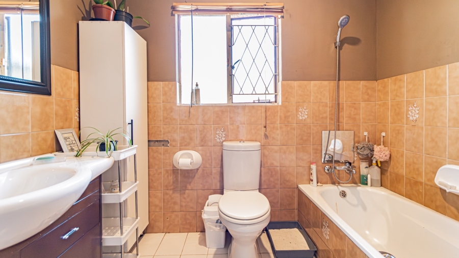 4 Bedroom Property for Sale in Albertsdal Gauteng