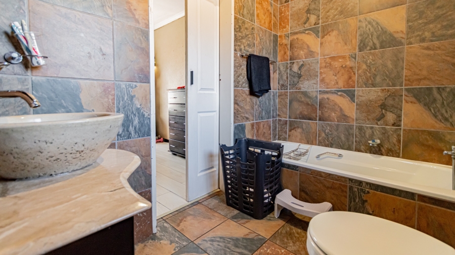 4 Bedroom Property for Sale in Albertsdal Gauteng